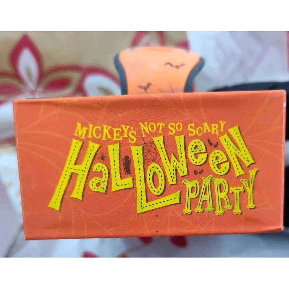 Disney 2017 Mickeys Not So Scary Halloween Party Magic Band Glow In Dark LE 4000